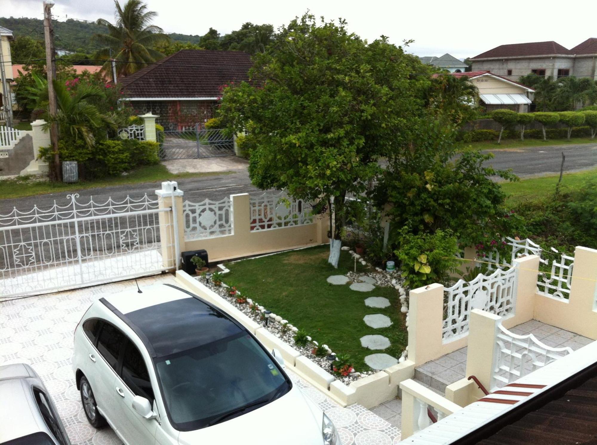 Goldenview Guesthouse Ocho Rios Exterior foto