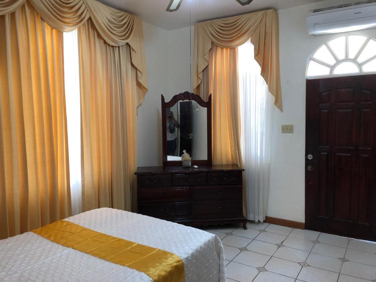 Goldenview Guesthouse Ocho Rios Exterior foto